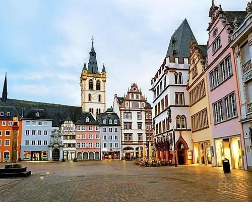 Trier-ferienwohnung Mit 2 Schlafzimmern, 2 Baeder, Moderne Kueche, 2 Badezimmer, Laube- Zentral In *