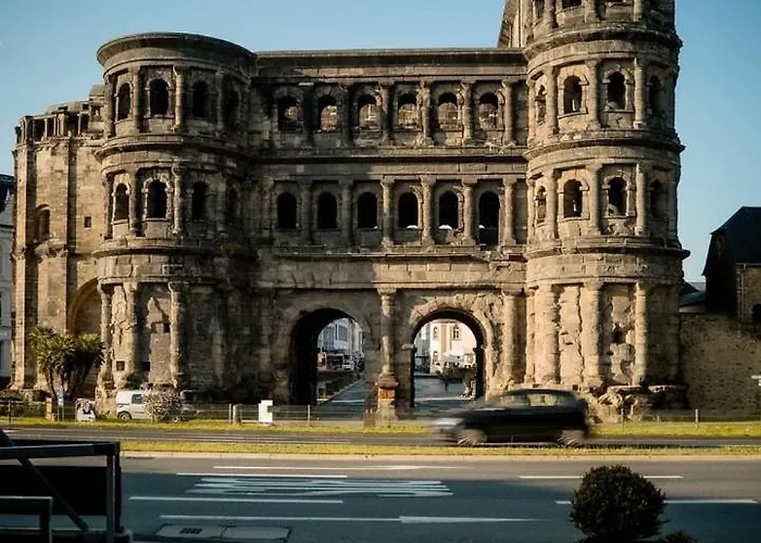 Trier-ferienwohnung Mit 2 Schlafzimmern, 2 Bäder, Moderne Küche, 2 Badezimmer, Laube- Zentral In *