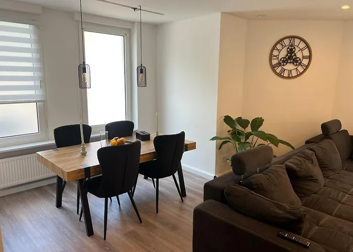 Trier-ferienwohnung Mit 2 Schlafzimmern, 2 Baeder, Moderne Kueche, 2 Badezimmer, Laube- Zentral In Appartamento Treviri